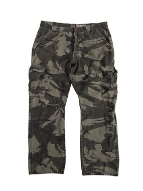 Wrangler “Relaxed Straight” Cargo Pants - Gray Camo